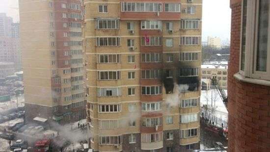 В Подмосковье люди спасались от пожара, выпрыгивая из окон 6-го этажа (ВИДЕО)