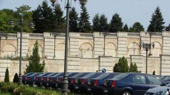 Соцсети взорвало фото автостоянки румынских сенаторов