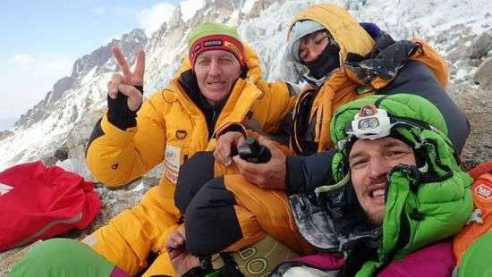 В Гималаях на горе-убийце польские альпинисты спасли обмороженную француженку