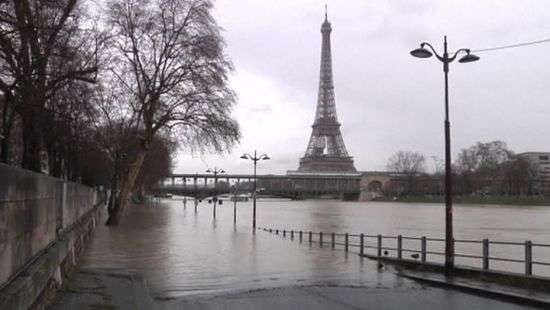 В Париже уровень воды в Сене достиг пика