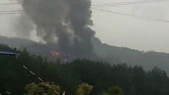 СМИ: В Китае разбился военный самолет с 40 людьми на борту (ФОТО/ВИДЕО)