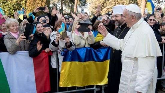 Папа римский помолился за мир в Украине
