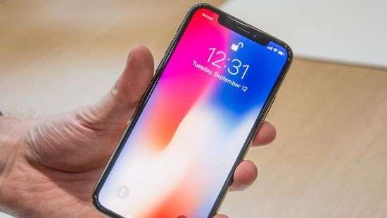 Производство iPhone X сократили вдвое