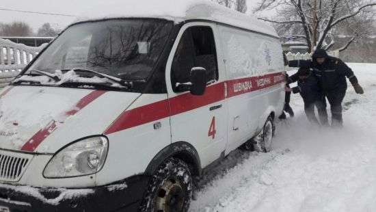 В Броварах угнанный автомобиль скорой помощи увяз в сугробах