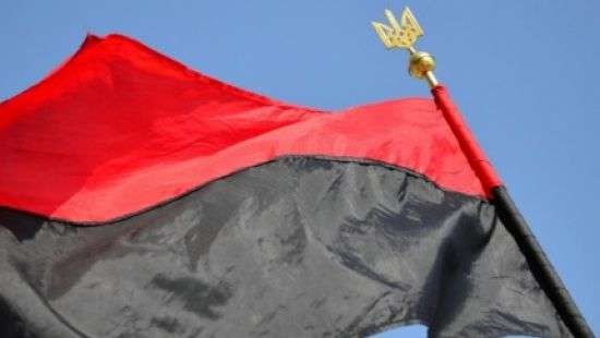 На админзданиях Львовщины решили вывешивать красно-черные флаги