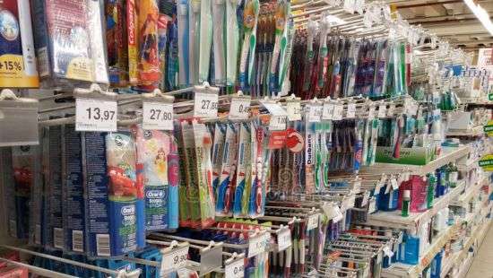 В Германии двое грузин украли из супермаркета зубных щеток на 600 евро