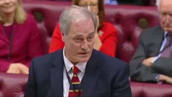 Британский министр попросился в отставку после того, как оскандалился в Палате лордов (ВИДЕО)