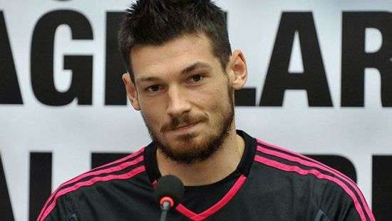 Голкипера сборной Украины перевели в дубль