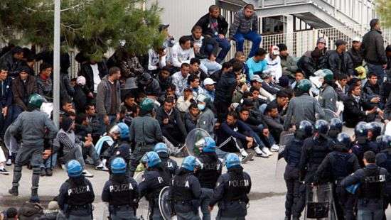 Во Франции произошла жестокая массовая драка между мигрантами