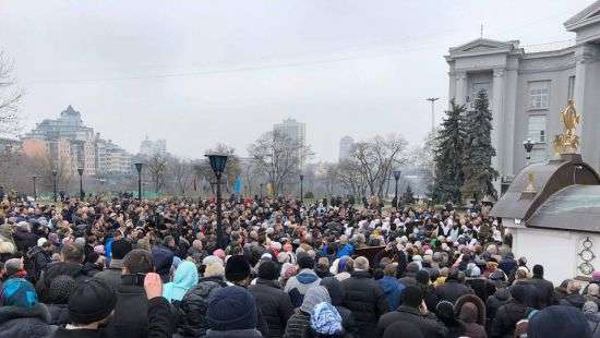 Конфликт вокруг Десятинного монастыря: верующие защитили храм от радикалов (ФОТО/ВИДЕО)