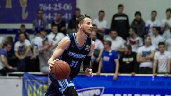 «Днепр» разгромил «Запорожье»