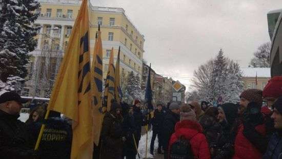 В Киеве и Львове националисты проводят пикеты у зданий польских посольств (ФОТО/ВИДЕО)