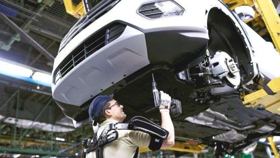 Работники Ford облачатся в экзоскелеты
