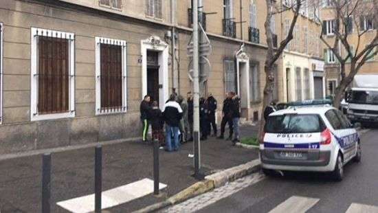 В Марселе мужчина открыл стрельбу на улице