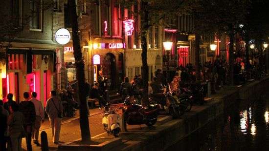 В Амстердаме вводят правила посещения «квартала красных фонарей»