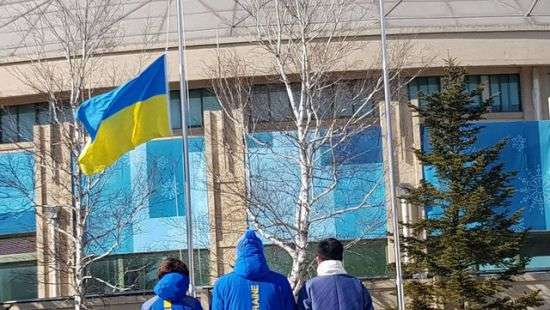 В Пхенчхане подняли украинский флаг