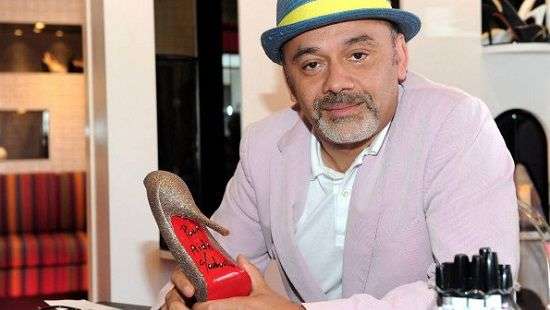 У Лабутена отобрали эксклюзивное право на красные подошвы