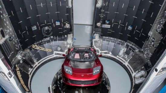 Маск показал последнее фото своего электрокара перед выходом на орбиту Марса