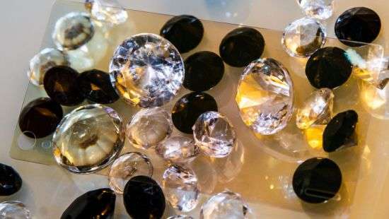 В 2019 году появятся смартфоны с алмазным покрытием экрана