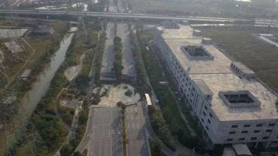 В Китае обвалилась дорога над строящимся метро, есть жертвы