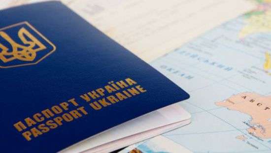 МИД просит украинцев быть осторожными при устройстве на работу за границей