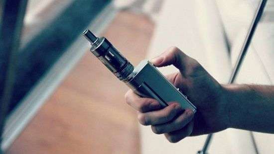 Медики рассказали о новой опасности электронных сигарет