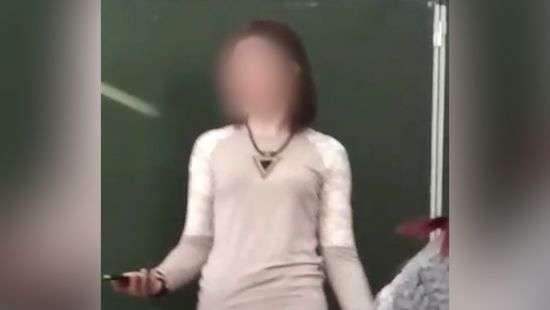 В РФ учителя увольняют за прочтенное на уроке матерное стихотворение Маяковского (ВИДЕО)