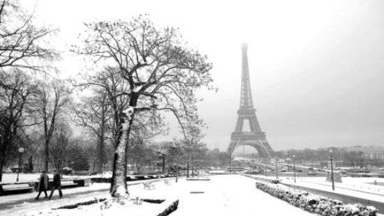 В Париже во второй раз за неделю закрыли Эйфелеву башню