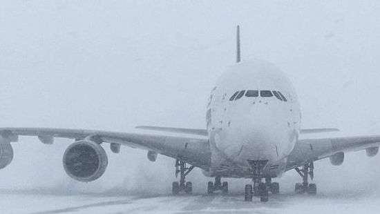 В США из-за сильного снегопада отменили более 1000 авиарейсов