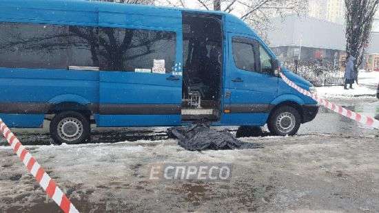 В Киеве мужчина получил нож в сердце за замечание на автобусной остановке