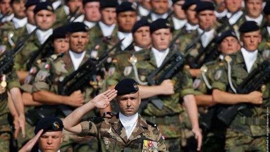 Макрон инициировал возвращение всеобщей воинской повинности