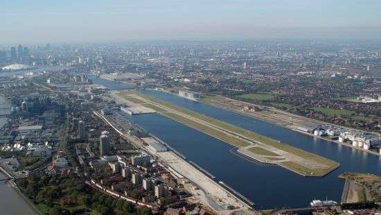 Аэропорт Лондона закрыли из-за бомбы