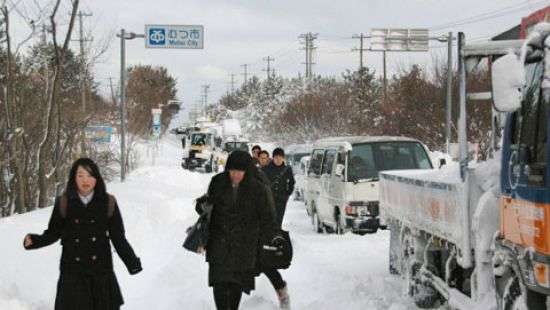 Сильные снегопады в Японии унесли жизни уже 15 человек