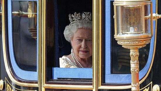 Лакей Елизаветы II рассказал, как лошадь поставила королеву в неловкое положение