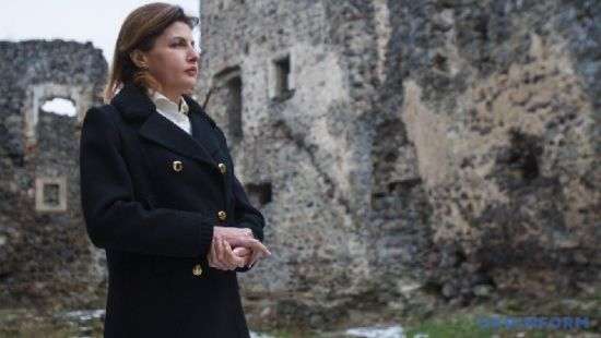 Марина Порошенко посетила руины Невицкого замка - ФОТО