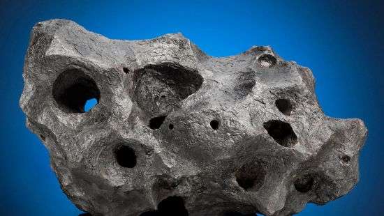 На аукционе за рекордную сумму продали фрагмент метеорита