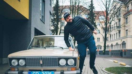 Американский дипломат купил себе на 30-летие ВАЗ своего возраста