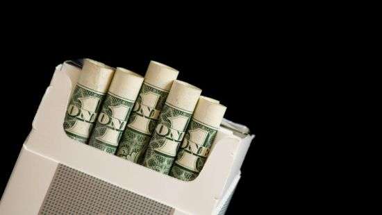 Столичный рынок «Юность»: почему борцы с табаком не видят открытую нелегальную торговлю сигаретами