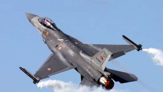 В Турции сегодня утром рухнул военный самолет