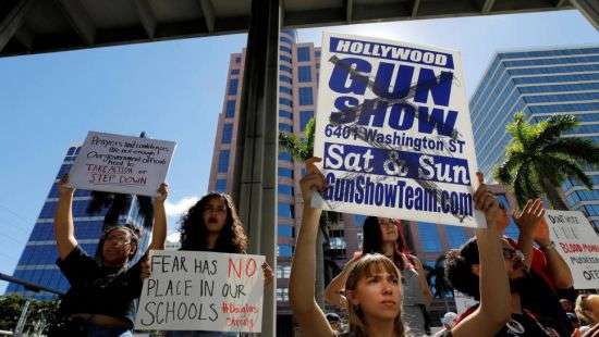 Американцы потребовали ужесточить контроль за оружием в США