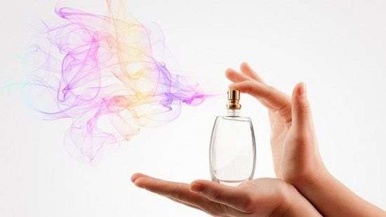 Медики рассказали, чем опасны духи и дезодоранты