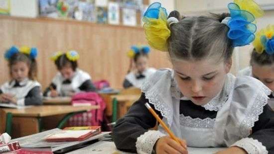 Украинским школьникам решили добавить контрольных