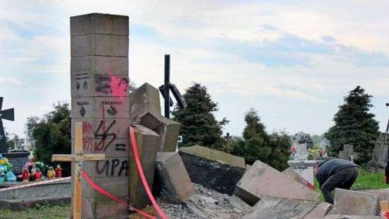 В Польше за три года осквернили 15 украинских памятников