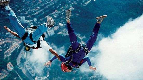 Британский инструктор-парашютист погиб, спасая жизнь ученику