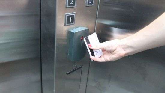 Жители Пекина начали платить за проезд в лифте