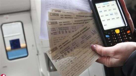 «Укрзализныця» приостановила продажу билетов из-за перехода на летнее время