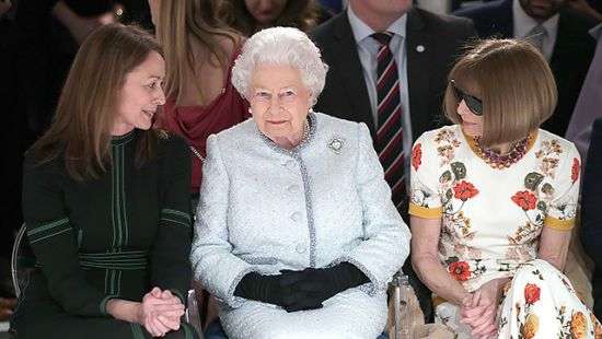 Елизавета II впервые посетила Лондонскую неделю моды