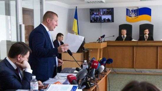 Суд отказал защите Януковича в повторном допросе Порошенко