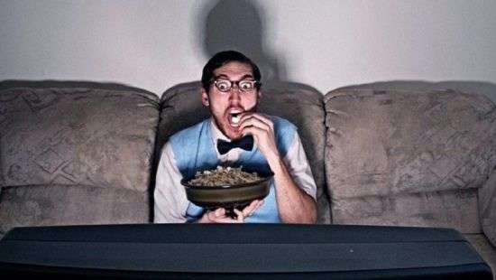 Чем опасен просмотр сериалов, рассказали врачи