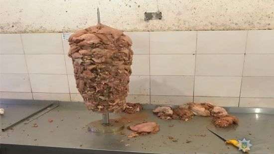 В Киеве накрыли подпольный цех мясных заготовок для шаурмы - ФОТО, ВИДЕО